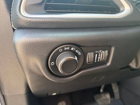 New 2027 Chrysler Pacifica Select FWD image 12