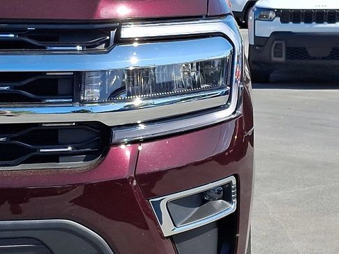 Used 2024 Ford Expedition Limited AWD/4WD image 3