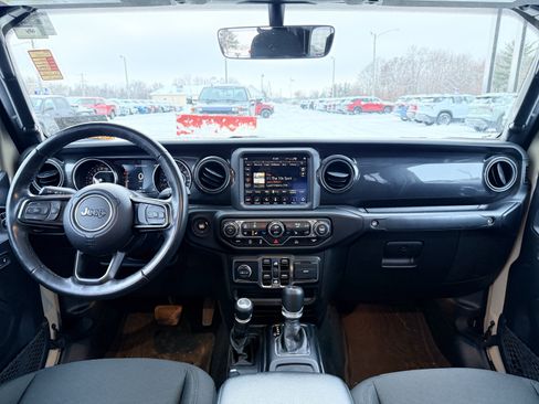 Used 2022 Jeep Gladiator Sport image 16