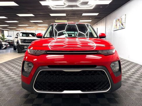 Used 2022 Kia Soul LX w/ Technology Package FWD image 4