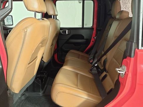 Used 2020 Jeep Gladiator Overland AWD/4WD image 16