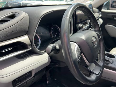 Used 2023 Toyota Highlander XLE FWD image 27