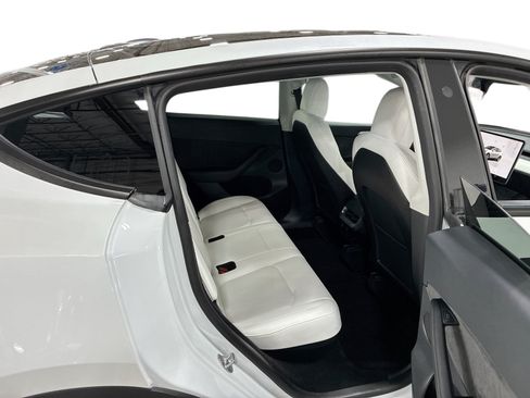 Certified 2023 Tesla Model Y Long Range AWD/4WD image 11