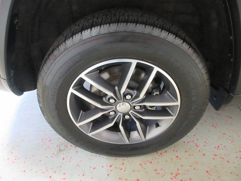 Used 2018 Jeep Grand Cherokee Limited AWD/4WD image 6