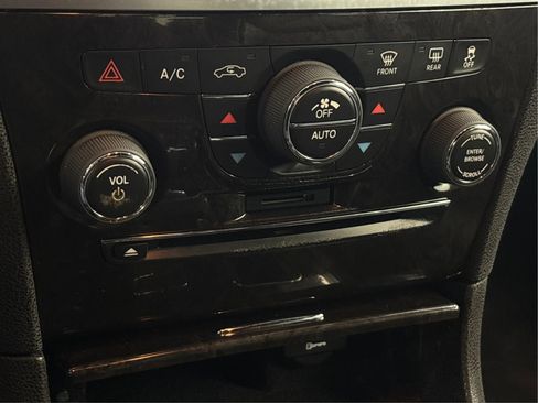 Used 2011 Chrysler 300 Limited image 38