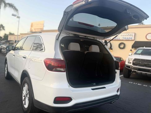 Used 2020 Kia Sorento LX FWD image 8