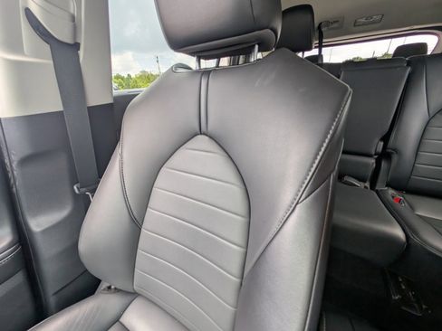 Used 2021 Toyota Highlander XLE image 13