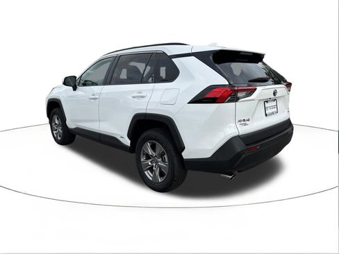 Used 2024 Toyota RAV4 XLE AWD/4WD image 5