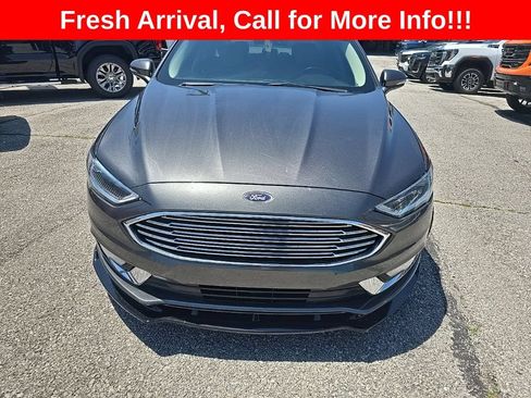 Used 2017 Ford Fusion SE FWD image 2