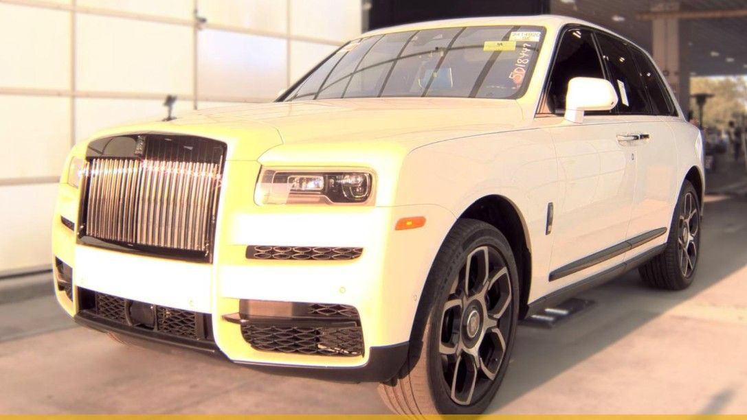 Used 2022 Rolls-Royce Cullinan Black Badge w/ Leather Finishing Pack AWD/4WD image 1