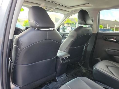 Used 2023 Toyota Highlander XLE FWD image 20