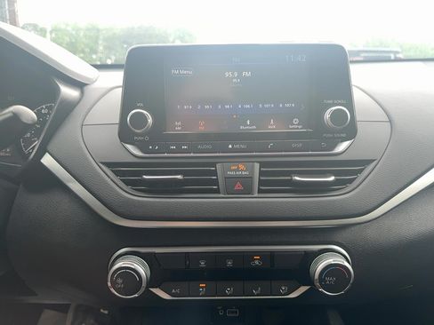 Used 2022 Nissan Altima 2.5 S FWD image 16