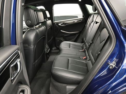 Certified 2025 Porsche Macan AWD/4WD image 25