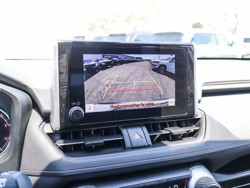 Used 2025 Toyota RAV4 XLE FWD image 25
