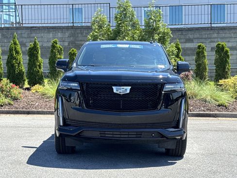 Used 2023 Cadillac Escalade Sport w/ LPO, ONYX Package AWD/4WD image 3