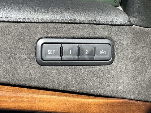 Used 2018 Cadillac Escalade Luxury AWD/4WD image 27