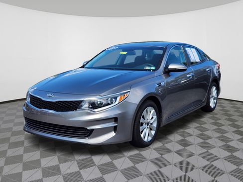 Used 2018 Kia Optima LX w/ 17" Alloy Wheels Package FWD image 2