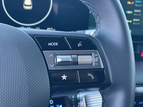 Certified 2025 Hyundai Ioniq 5 SE image 9