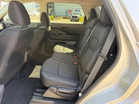 Used 2024 Nissan Pathfinder SV AWD/4WD image 8
