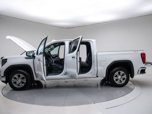 Used 2024 GMC Sierra 1500 SLT image 18