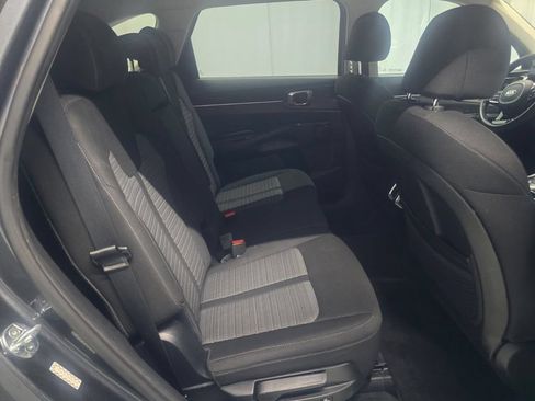 Used 2021 Kia Sorento LX AWD/4WD image 12
