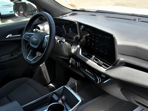 Used 2025 Chevrolet Equinox LT FWD image 45