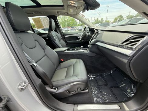 Used 2025 Volvo XC90 B5 Core AWD/4WD image 24