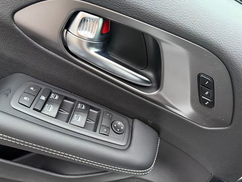 New 2026 Chrysler Pacifica Select w/ S Appearance Package image 11