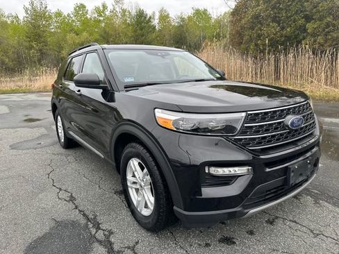 Used 2022 Ford Explorer XLT w/ Equipment Group 202A AWD/4WD image 7