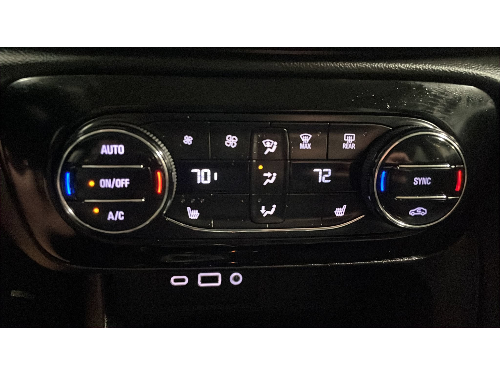 Used 2021 Buick Encore GX Select w/ Sport Touring Package FWD image 13