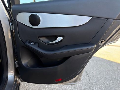 Used 2019 Mercedes-Benz GLC 300 w/ Premium Package image 37