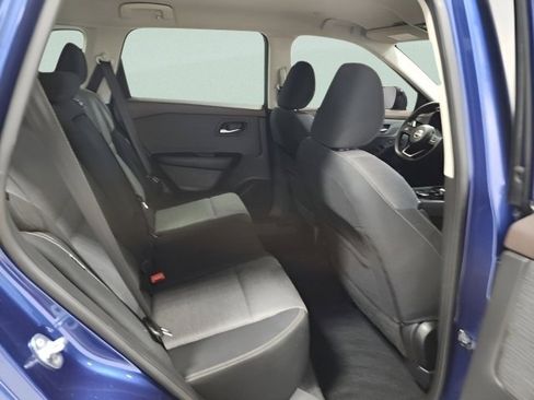 Used 2022 Nissan Rogue SV image 17