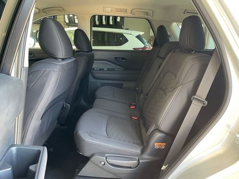 Certified 2025 Nissan Pathfinder SV w/ Black Appearance Package FWD image 15