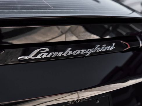 Used 2022 Lamborghini Urus AWD/4WD image 10