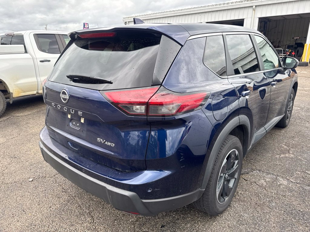 Used 2024 Nissan Rogue SV AWD/4WD image 6