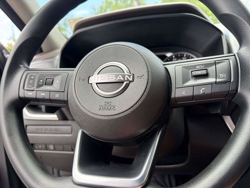 Used 2023 Nissan Rogue S FWD image 18