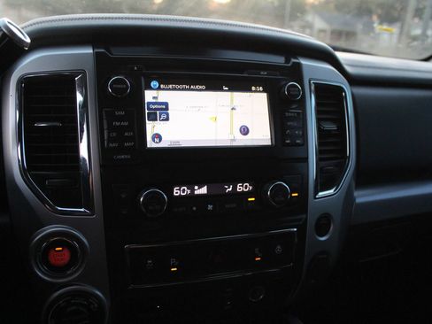 Used 2018 Nissan Titan PRO-4X w/ Pro-4x Convenience Package AWD/4WD image 20