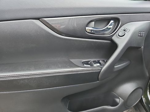 Used 2018 Nissan Rogue SV w/ Premium Package AWD/4WD image 12