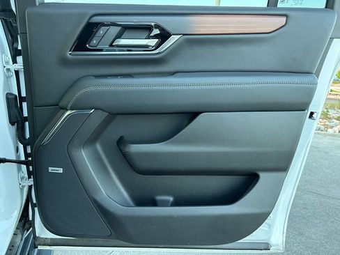 Used 2025 GMC Yukon XL Denali AWD/4WD image 28
