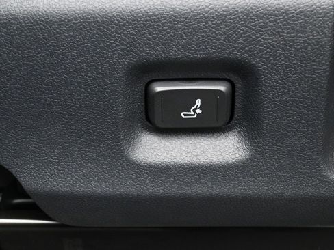 Certified 2025 Toyota Tacoma SR5 image 10