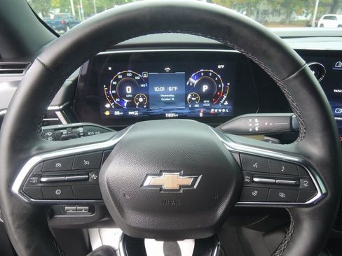 Used 2025 Chevrolet Suburban High Country AWD/4WD image 15