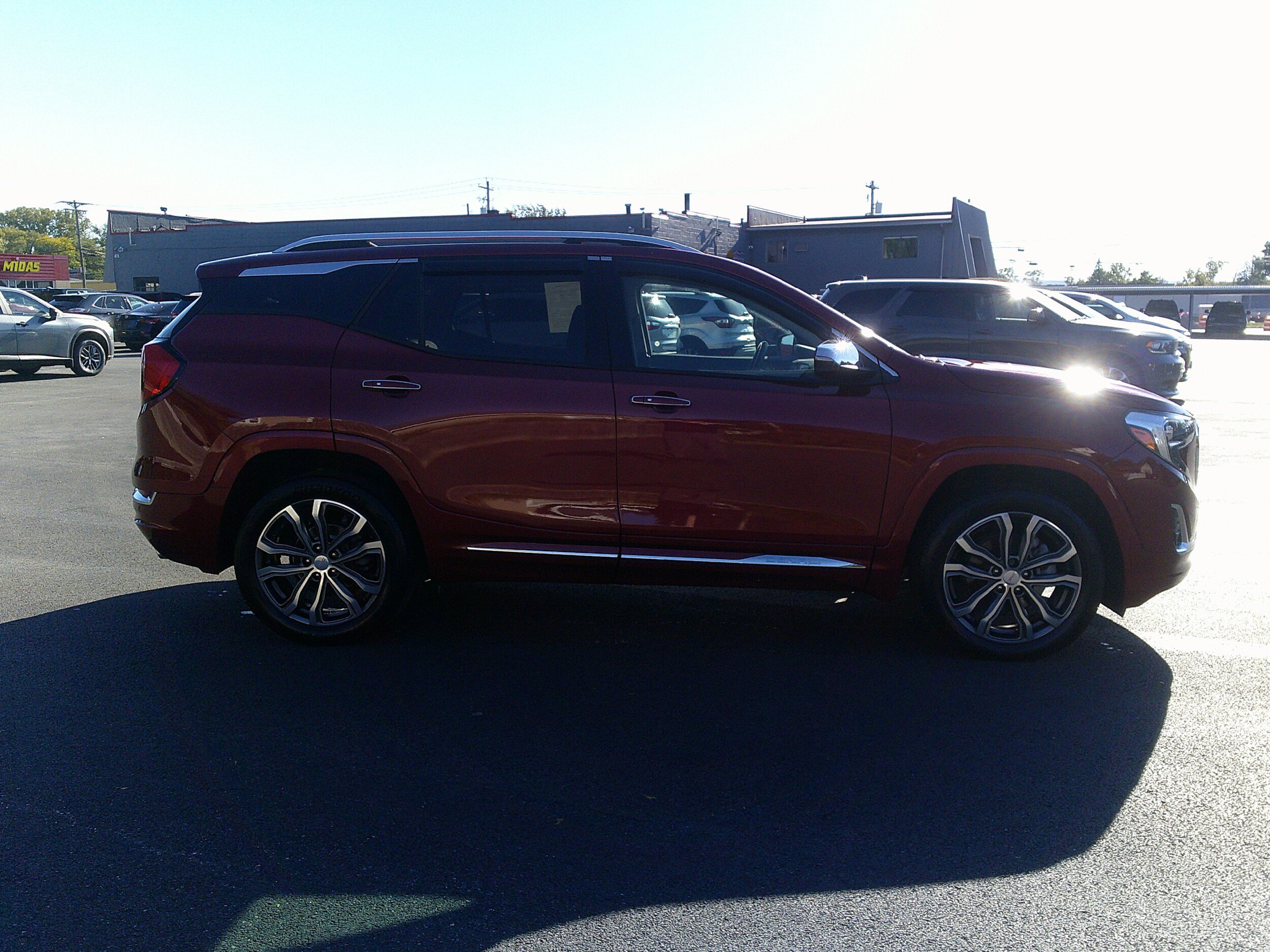 Used 2020 GMC Terrain Denali w/ Denali Premium Package AWD/4WD image 6