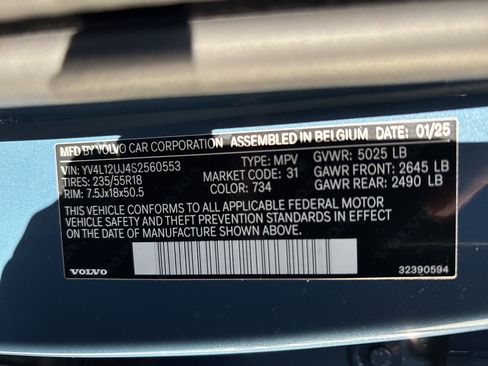 Used 2025 Volvo XC40 B5 Core image 35