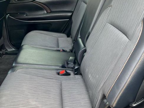 Used 2017 Toyota Highlander Plus w/ Carpet Mat Package AWD/4WD image 9