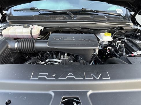 Used 2025 RAM 1500 Big Horn AWD/4WD image 35