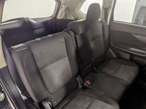 Used 2019 Mitsubishi Outlander ES image 26