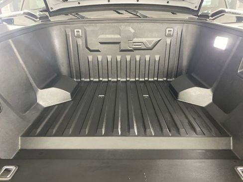 Used 2025 GMC Hummer EV 2X image 32