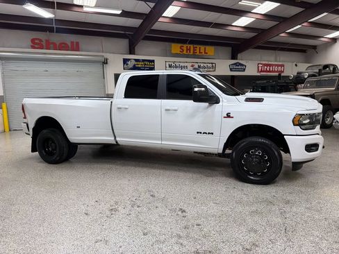 Used 2024 RAM 3500 Big Horn w/ Night Edition AWD/4WD image 10
