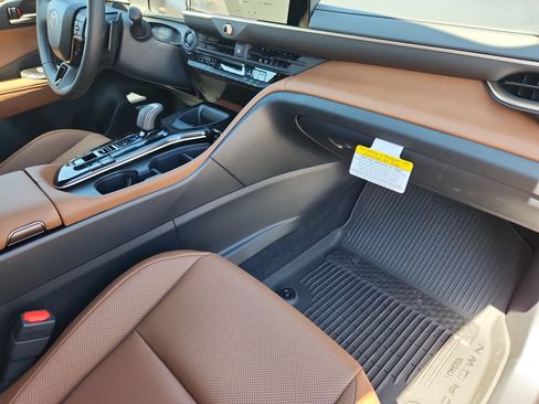 Used 2026 Toyota Crown Signia AWD/4WD image 16