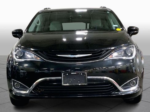 Used 2019 Chrysler Pacifica Touring Plus w/ Cold Weather Group image 3